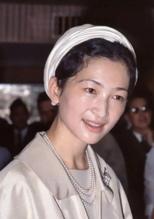 美智子皇后拒绝与天皇合葬我与他没爱情只有生育能力被需要