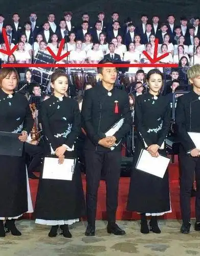 女星都怕和贾玲同框,一不小心就暴露了真实身高!