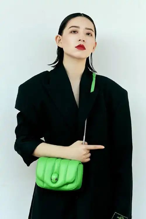 李斯丹妮靓丽穿搭性感图片12