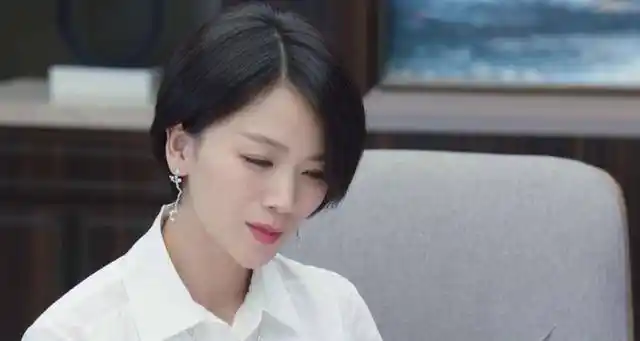 陈思诚"宠了"她三年,却转身娶了佟丽娅,如今36岁的她依然单身_曹曦文