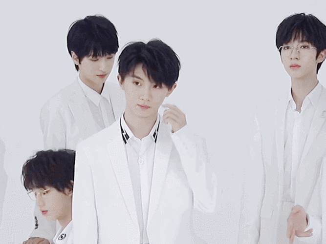 嗑亿点翔霖(戏影)的笑