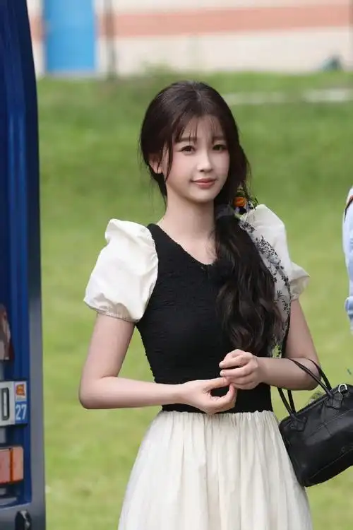 虞书欣中式侧边马尾##虞书欣熊猫配色穿搭