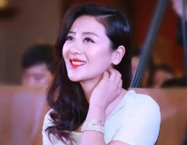 2001年,小李琳大三时,与师小红联袂出演《上错花轿嫁对郎》,小李琳