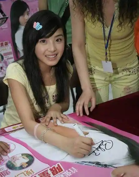 张含韵:15岁走红,被人恶p不雅照诬陷,遭酸酸乳"白嫖"20亿?