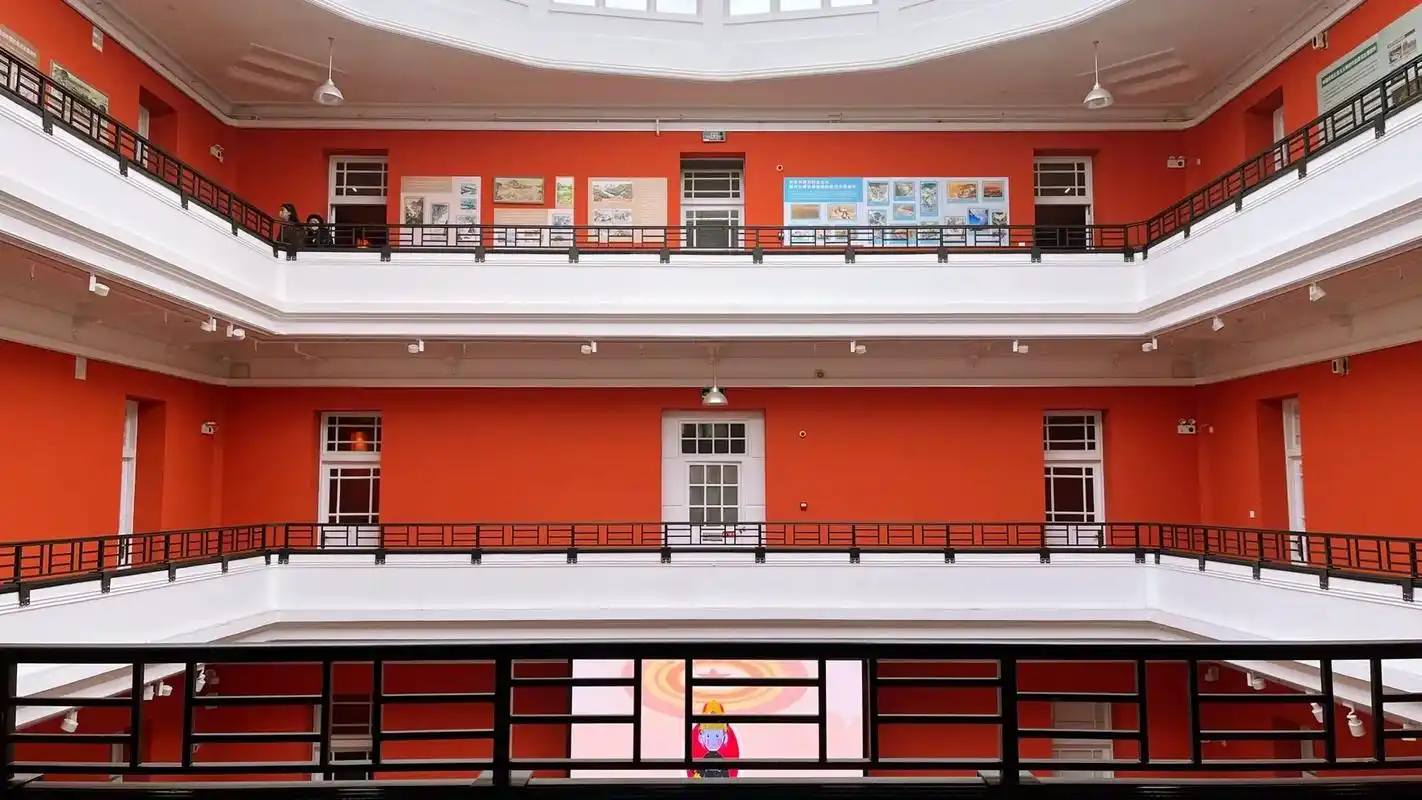 带你走进青岛美术馆.