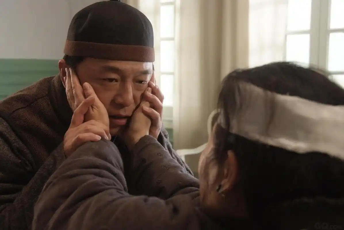 黄渤携青岛往事强势回归彰显情商担当