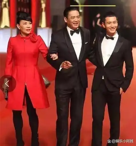 黄海波,身高达到172厘米,与黄晓明在《新上海滩》中齐肩而立,令人惊讶