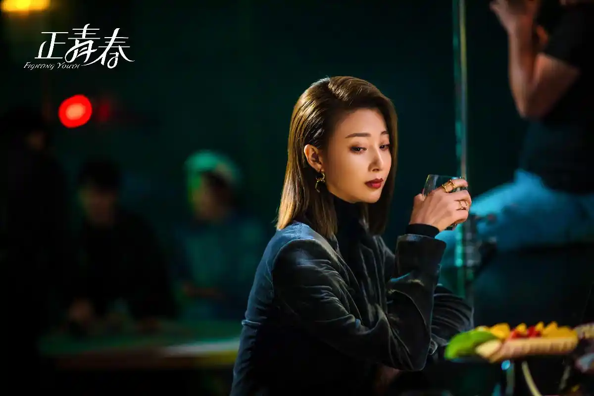 殷桃《正青春》圆满收官 展现职场女性多维魅力 - 电视 - 南方娱乐网