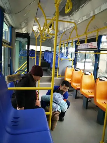 对乘客使用敬语获点赞 宜城"最有爱"的公交司机