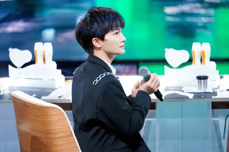 创造营2021首播学员惊艳登场舞台首秀引爆全场