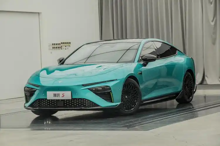而正好在7月31日,哪吒也发布了全新的电动轿车哪吒s.