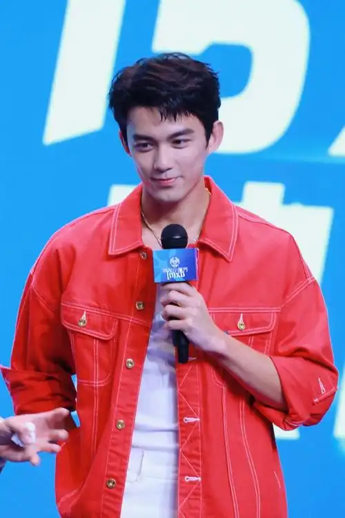 吴磊超话#和吴磊一起净享奥妙快洗#    偶遇一位吴磊粉丝三号@吴磊leo