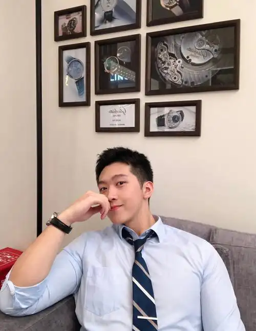 疫情之后成熟稳重型男在线打