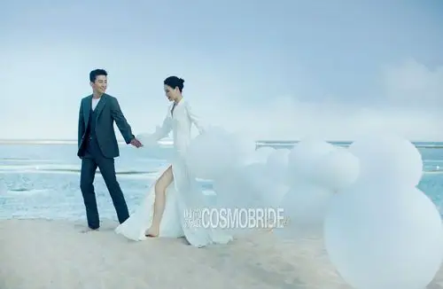 9 吴敏霞婚纱照曝光 二人面朝大海幸福依偎