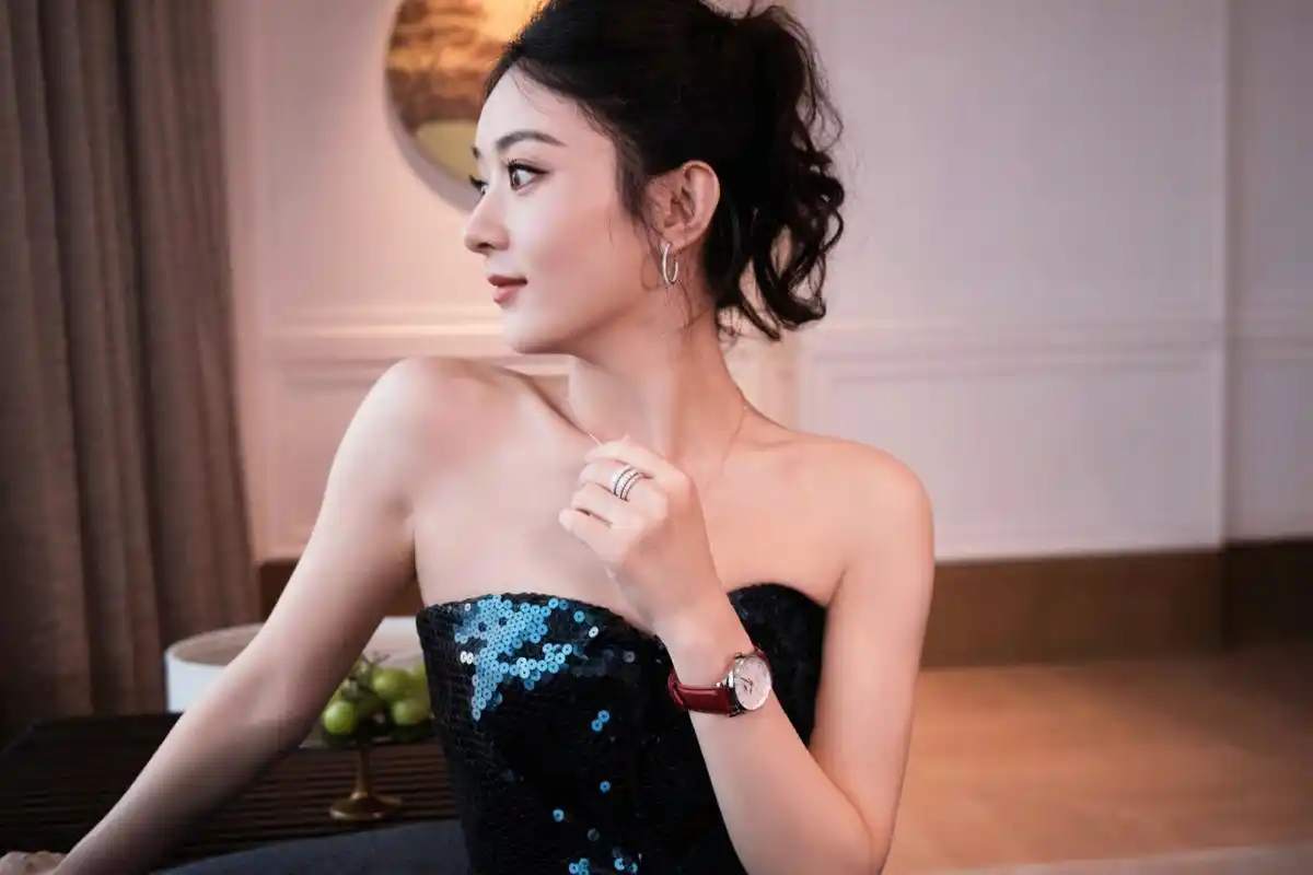 [庆祝]【赵丽颖浪琴表活动沈阳站蓝色抹胸礼服】[鲜花] 赋予时光恒久