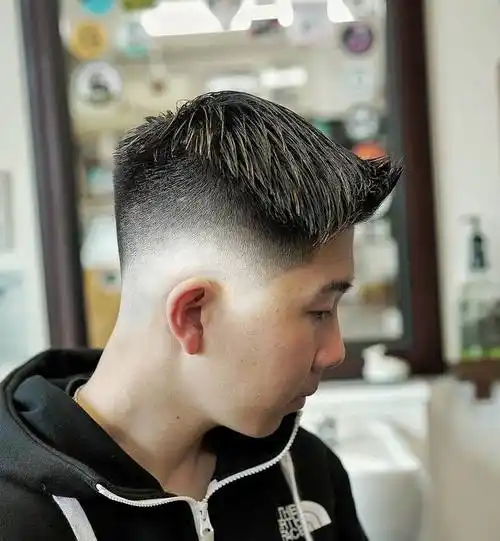 两侧铲短男发:帅气,利落与百变的新风尚|烫发|寸头|飞机头|男士发型