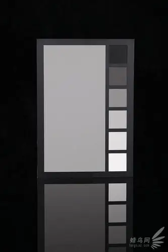 器材 评测试用 正文   色卡正面为24色色板,背面为18%灰色板,可用来