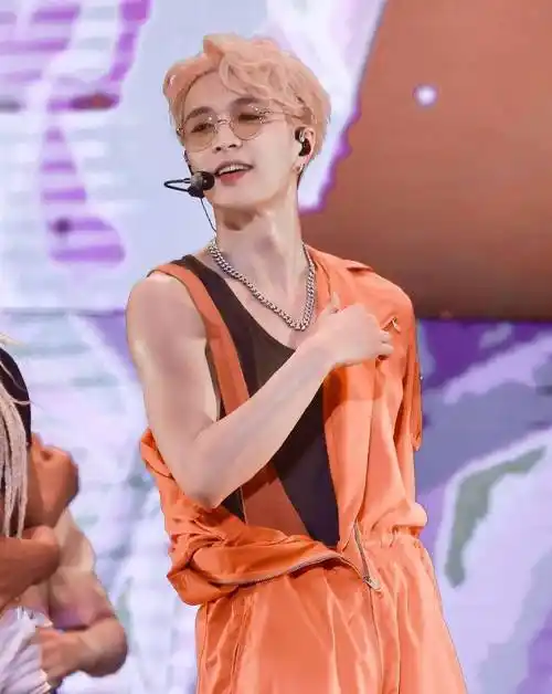 氛围帅哥?张艺兴长相不优越身材比例虐,但善于营造帅哥的气氛