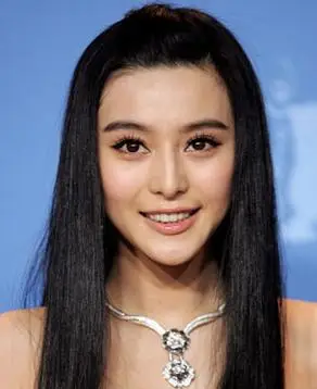 姓名:范冰冰英文:bingbing fan性别:女国籍:中国(内地)职业:演员 歌手