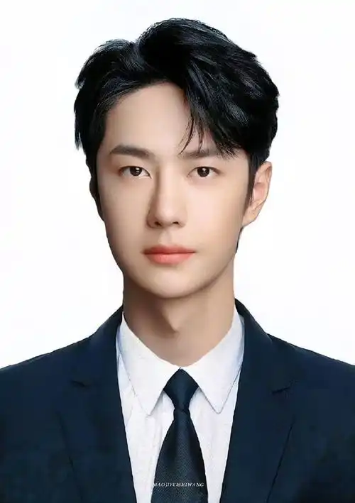 要不怎么说我们博博长了一张伟大的脸,你看继上次"泰国人用王一博照片