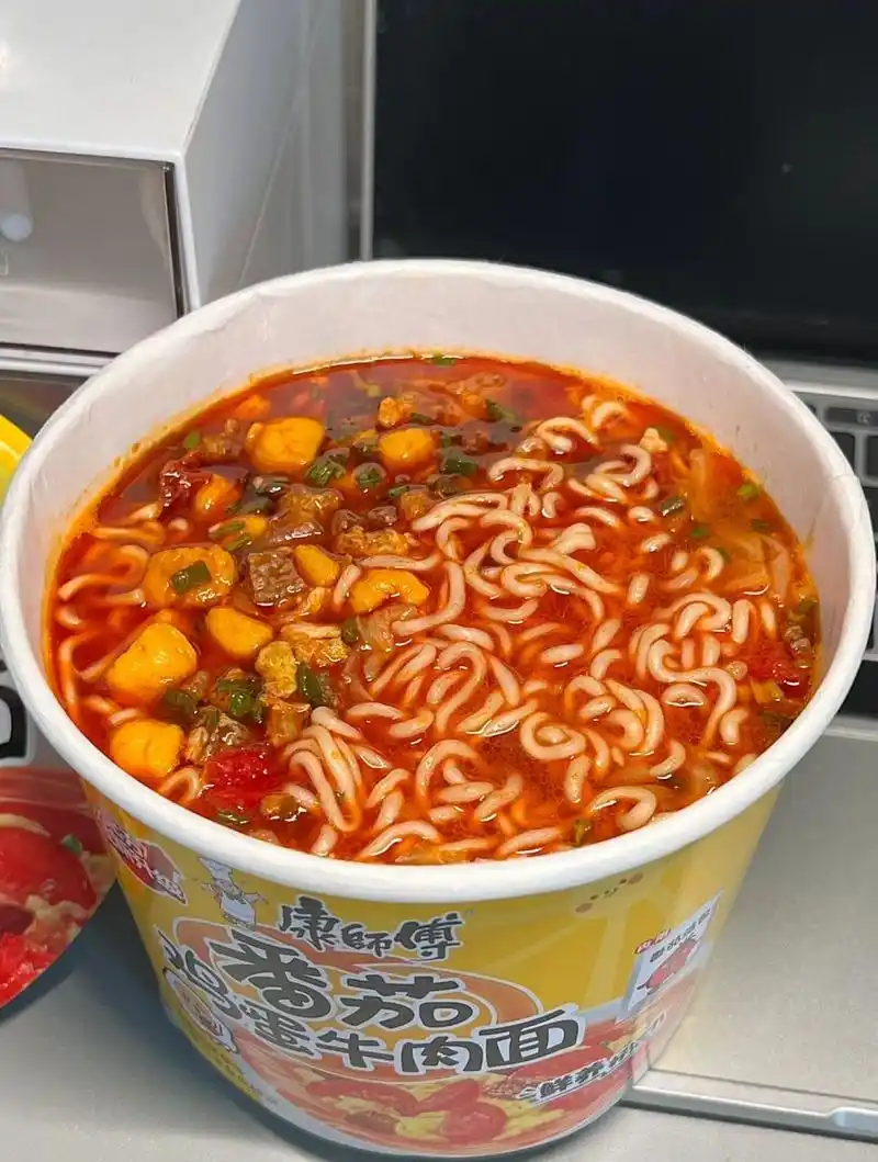 康师傅番茄鸡蛋牛肉面! 你作为一个速食,的确过于优秀了!