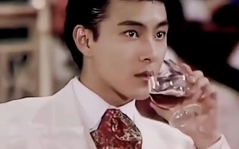 张卫健年轻时的颜值在娱乐圈绝对数一数二的!