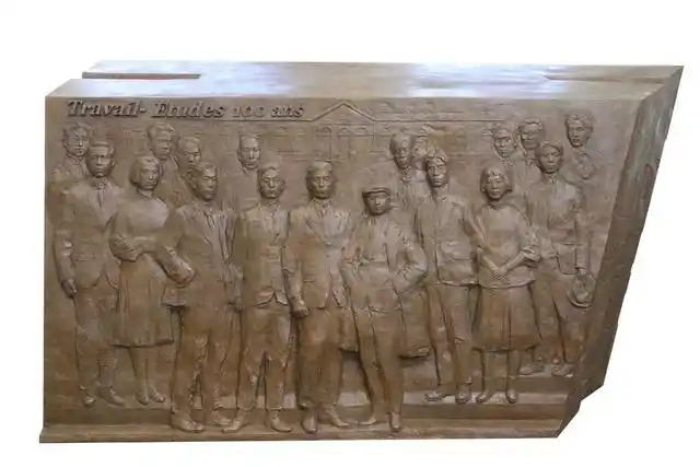 学……|《美术经典中的党史》邀您走近青铜浮雕作品《百年丰碑》