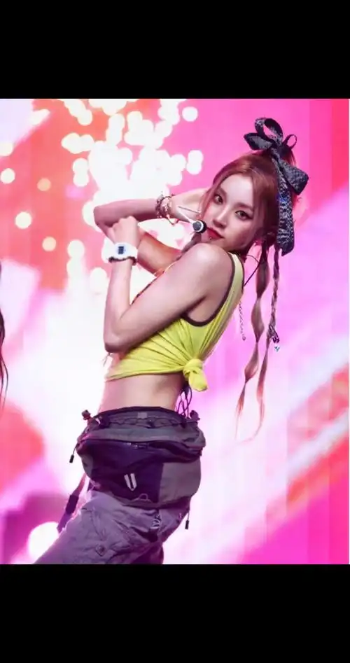 在舞台上光都偏爱的宋闪闪#宋雨琦 #神级现场 #绝美 #女团 - 抖音