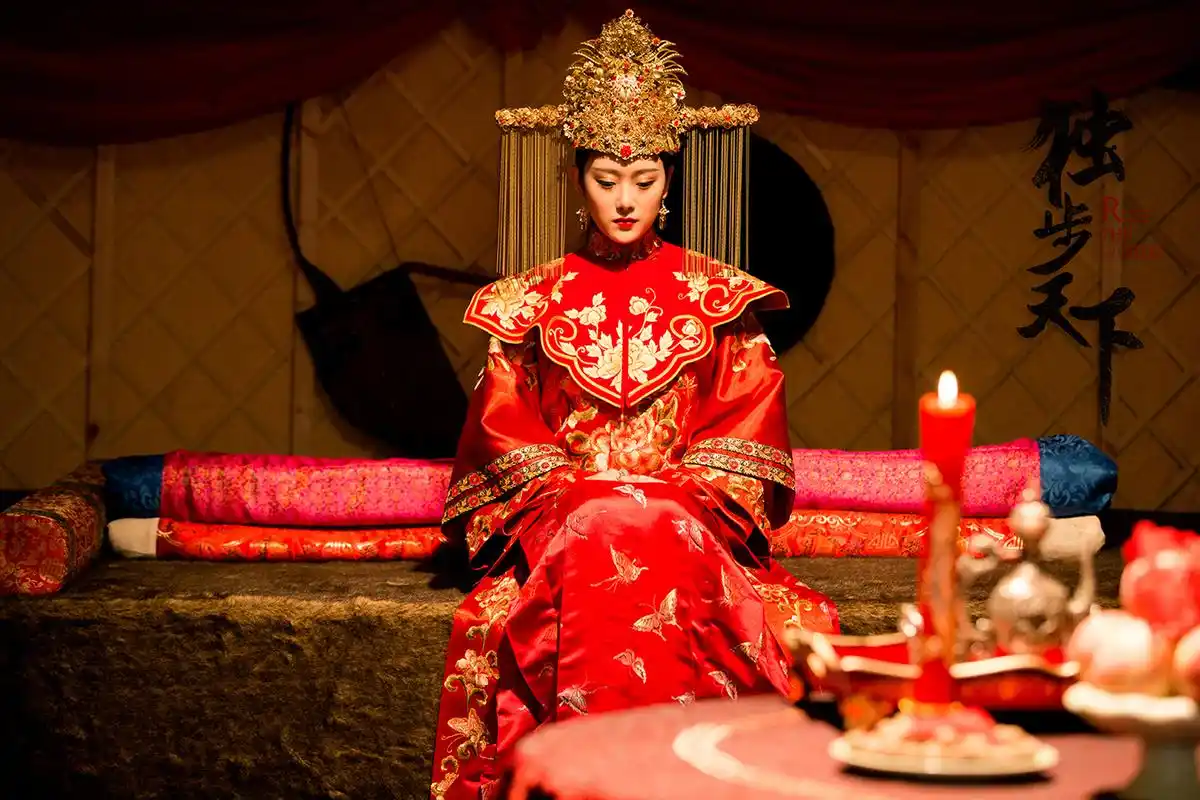 目前,由唐艺昕,林峯主演的古装大戏《独步天下》正在热播,跌宕起伏的