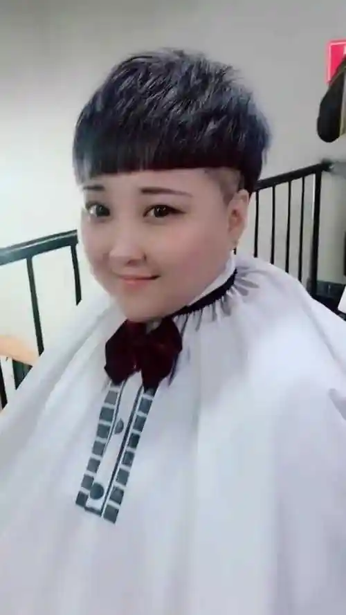 大脸盘子三款短发,第三款最喜欢,心动的感觉