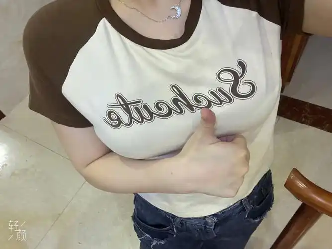 今天54天了,一天趴两回床,坐着摸很软,躺着还是硬的,时软时硬的,白天