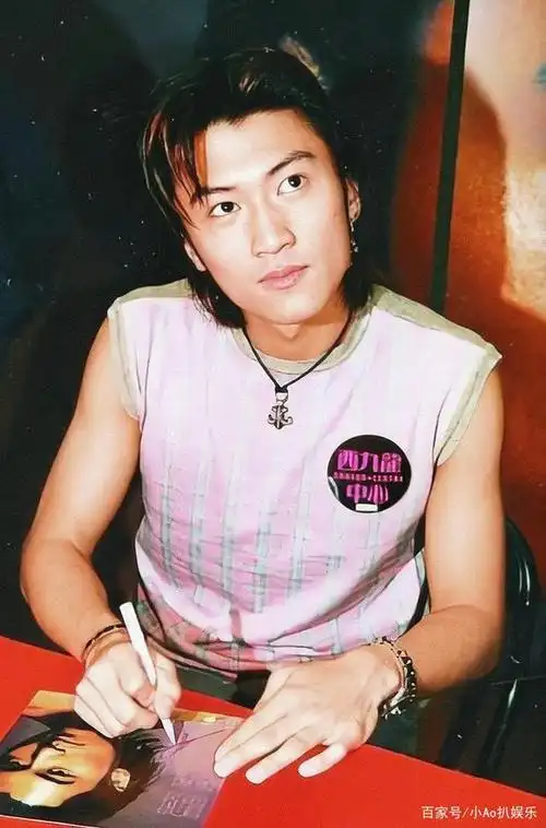 19岁的谢霆锋,终结了四大天王的年代,现已成为最年轻的商业领袖