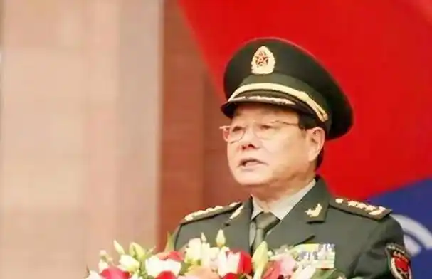 刘镇武驻港部队首任司令员59岁授上将衔62岁担任副总参谋长