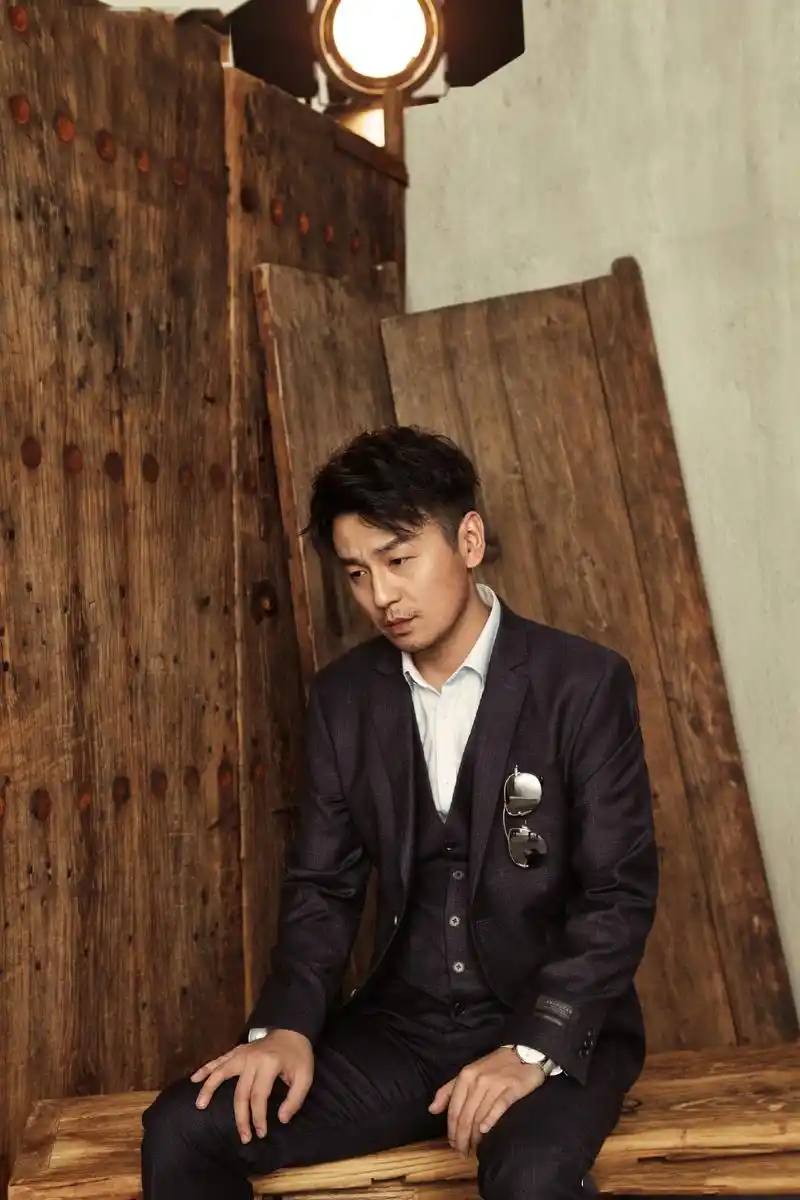 雷佳音儒雅绅士时尚杂志写真高清图片