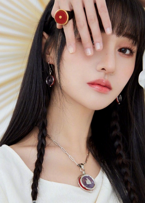 郑爽真是"甜美"小仙女,锁骨发搭配白色连衣裙清爽时髦,美腻了_腾讯