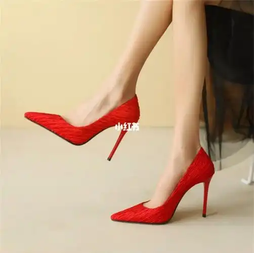 红色高跟鞋
