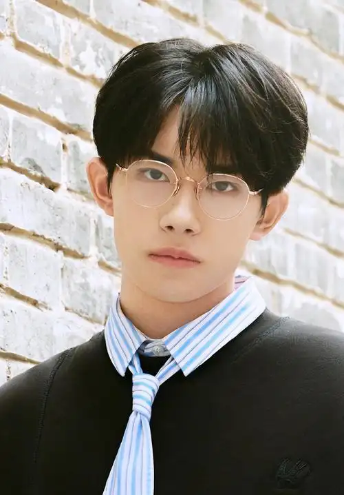 易烊千玺眼镜杀