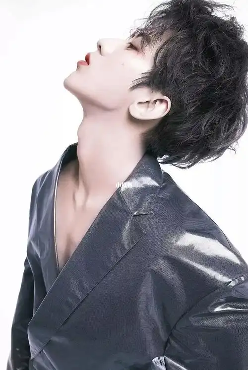 葵葵子的喉结yyds!98_蔡徐坤_腹肌_娱乐_明星娱乐资讯