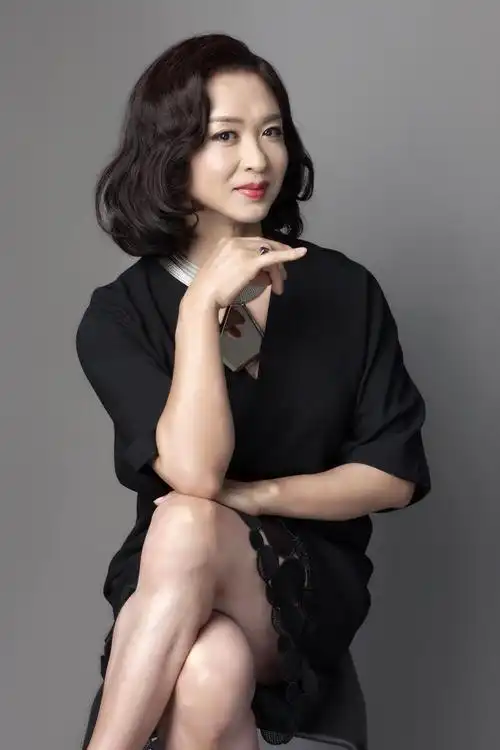 有种"鸳鸯戏水"叫金星,上身很有女人味,镜头往下移后:这谁敢喘气啊?