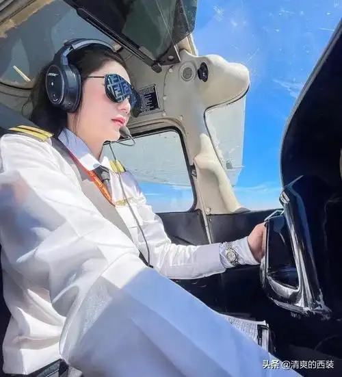阳光自信美丽动人泰国最漂亮的女机长