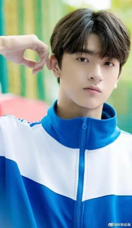 杨洋的校服照片