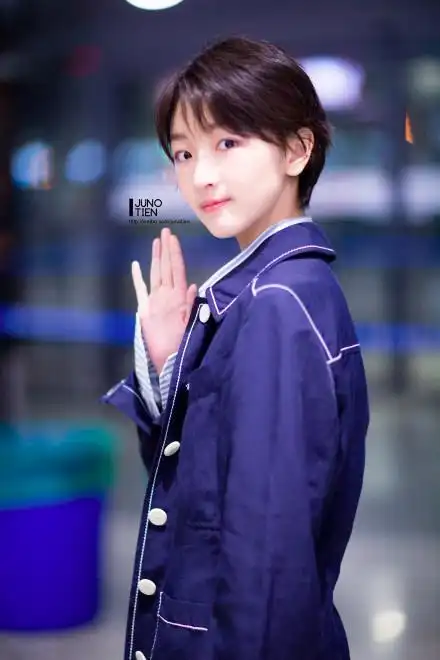 短发绝对考颜值比bob头更牛的就是周冬雨的男孩头