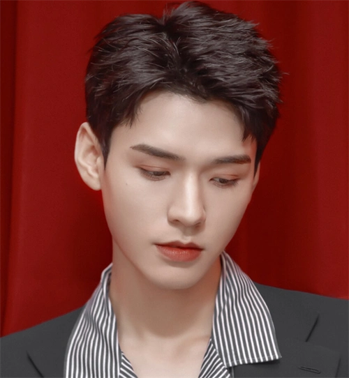 龚俊最新发型图片 帅气得无可挑剔_明星发型 - 美发站