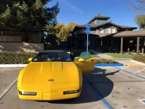 穷人的法拉利科尔维特c8