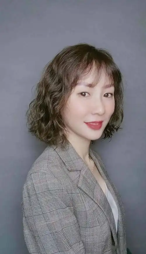 2021短发全头烫巨好看