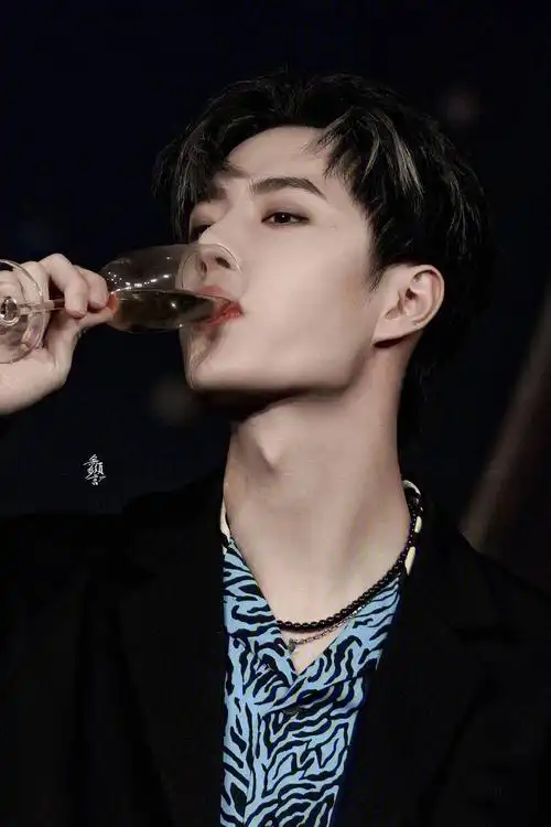 超喜欢王一博这组图