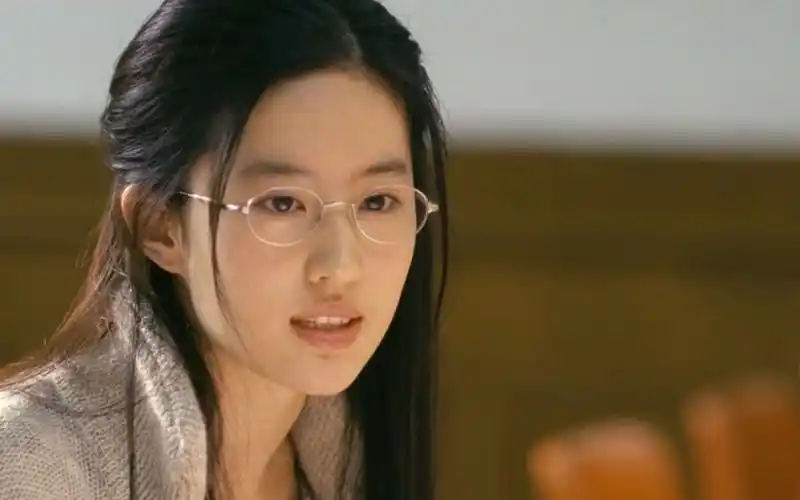 王力宏这首《你不知道的事》配上刘亦菲的盛世美颜,唯美而恬静!