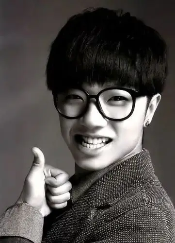 华晨宇的颜值改变太大,和刚出道完全不同,网友:中国的权志龙