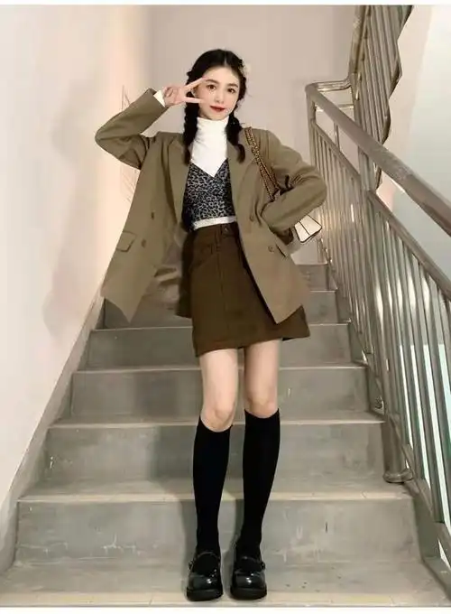 女生穿什么衣服显白显年轻 女生穿什么衣服显白-第1张图片-潮百科