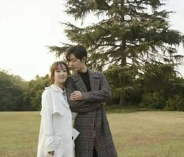 肖战杨紫用同一辆车一事引发争议,词条者别有用心制造无聊话题_什么